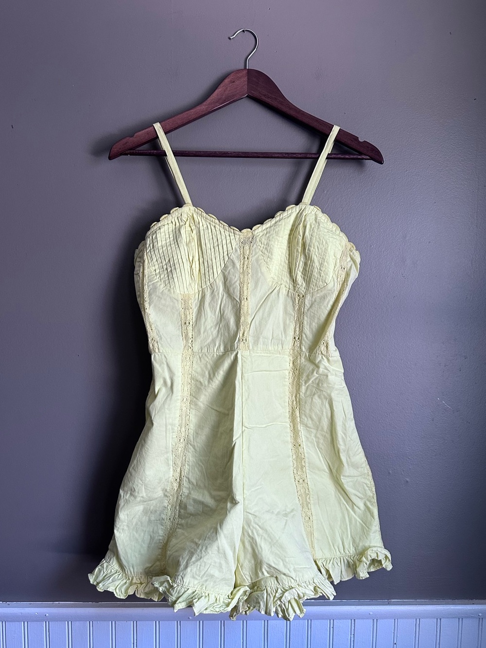 Urban Outfitters Juliet Lace Inset Romper – Yellow – Size Medium